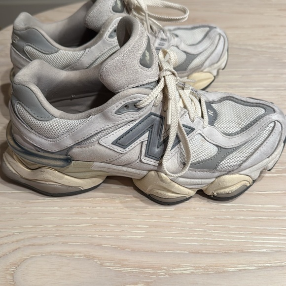 NEW BALANCE 9060 - SIZE US WOMENS 7 EU 38 - Picture 5 of 11